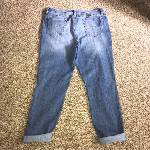 NY&CO Soho Curvy Boyfriend Destroyed Cropped Jeans - Picture 2 of 3